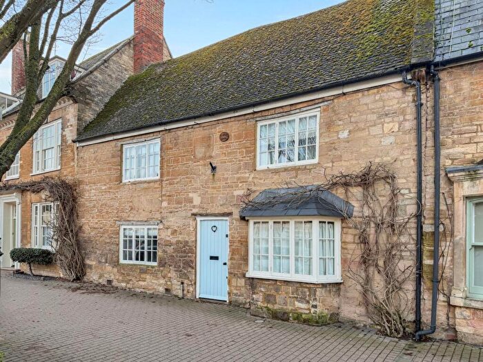 3 Bedroom Cottage To Rent In High Street, Olney, MK46