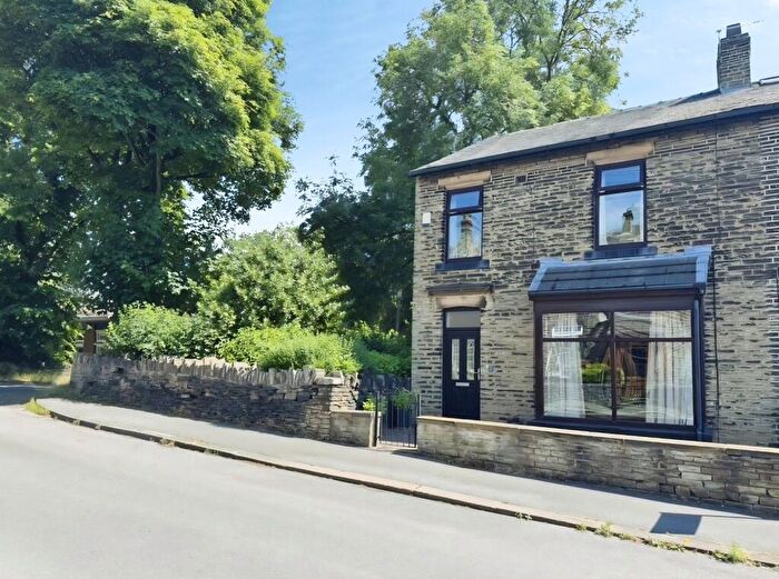 3 Bedroom End Of Terrace House For Sale In Grange Road, Cleckheaton, BD19