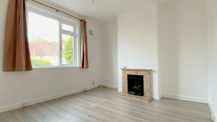 1 Bedroom Apartment To Rent In Coombe Road - Video Tour, BN2