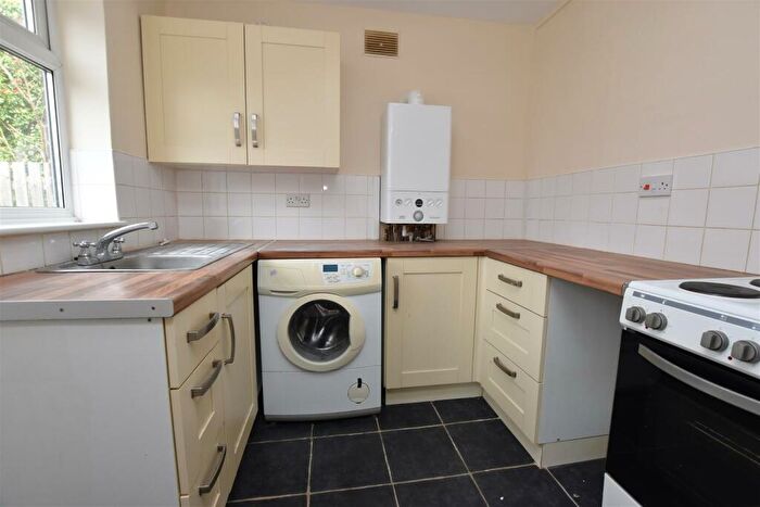 2 Bedroom Apartment To Rent In Poplar Court, Leads Road, Hull, HU7