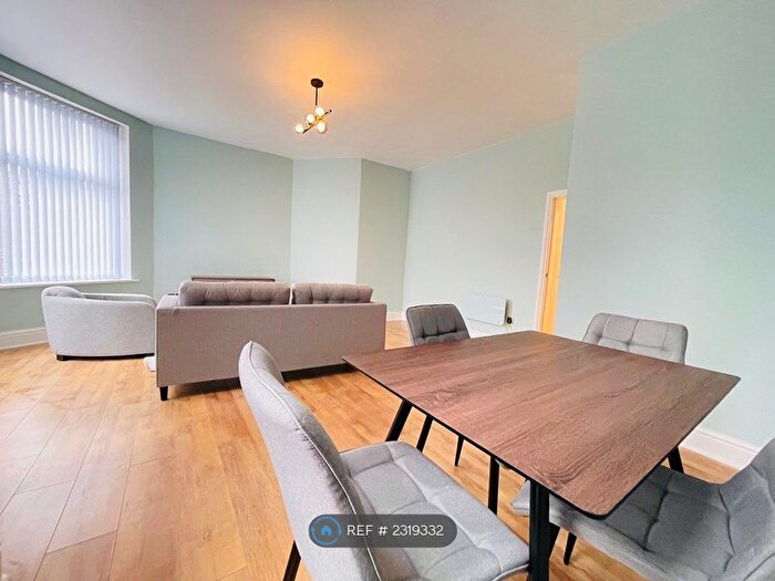 2 Bedroom Flat To Rent In Demesne Road, Manchester, M16