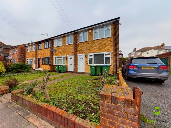 3 Bedroom Semi-Detached House To Rent In Paddock Road, Bexleyheath, DA6