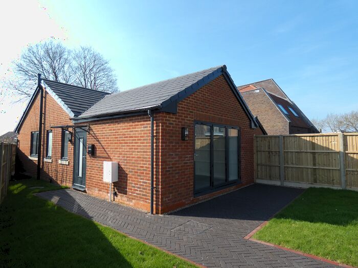 1 Bedroom Property To Rent In Englefield Road, Woking, Knaphill, GU21