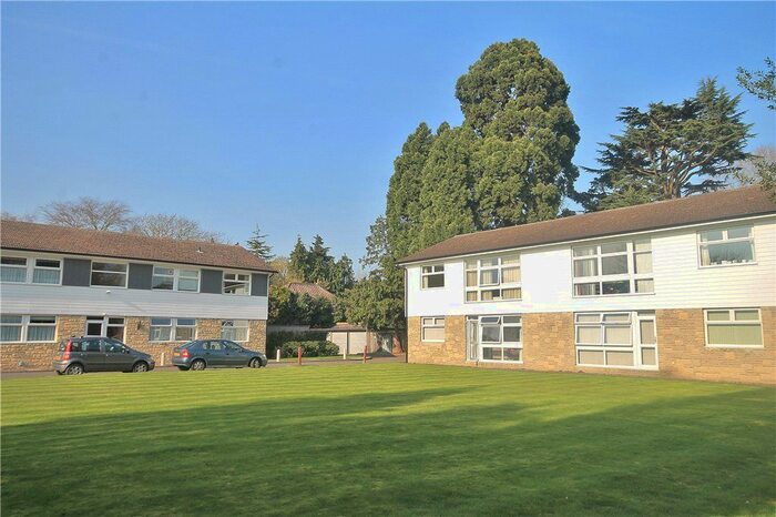 2 Bedroom Flat To Rent In Cedar Close, Staines-Upon-Thames, Surrey, TW18