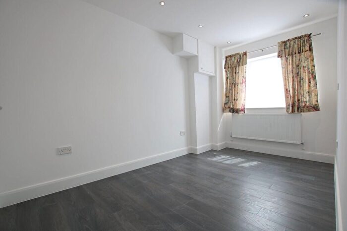2 Bedroom Flat To Rent In High Road, London, NW10