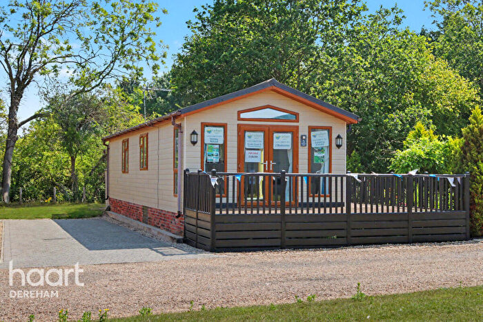 2 Bedroom Park Home For Sale In Yaxham Waters Holiday Park, Yaxham, NR19