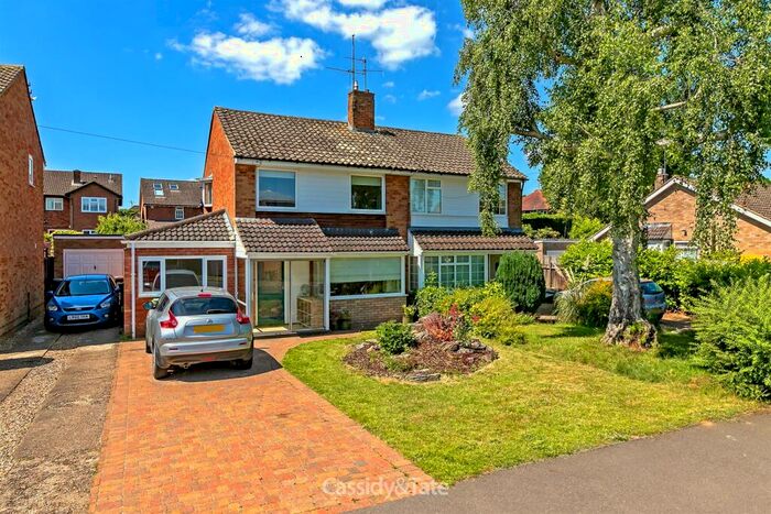 3 Bedroom Semi-Detached House To Rent In Windmill Avenue, Marshalswick, AL4