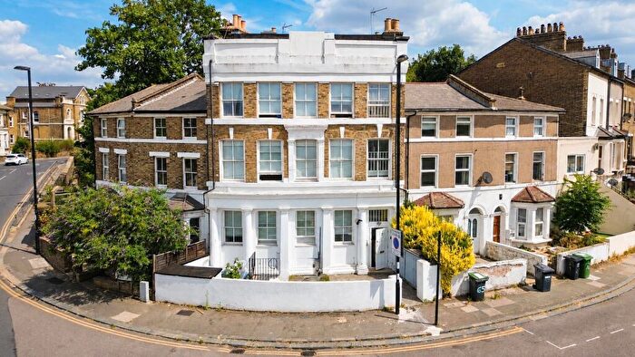 2 Bedroom Flat To Rent In Courthill Road, London, SE13