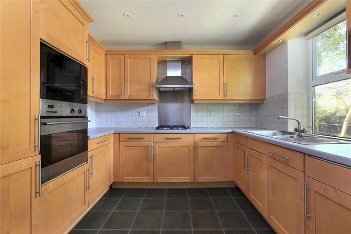 1 Bedroom Flat To Rent In Willow Lodge, Cedars Road, Clapham, SW4