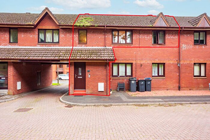3 Bedroom Flat For Sale In Kirkpatrick Court, Dumfries, DG2