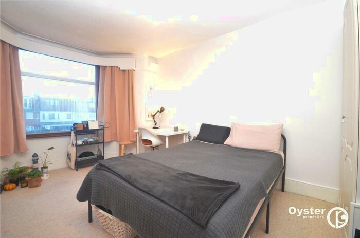 House To Rent In Berkshire Gardens, London, N13