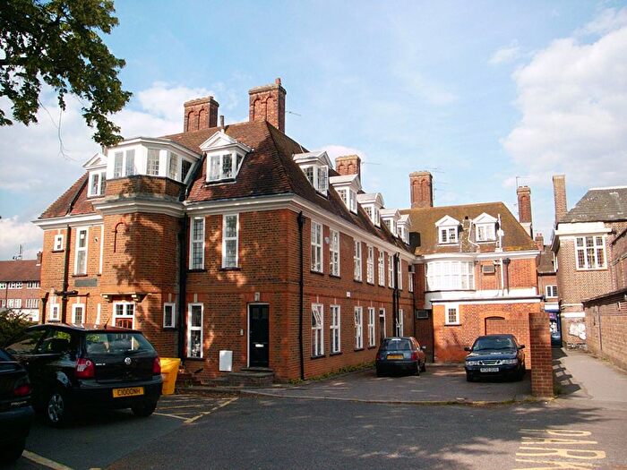 2 Bedroom Flat To Rent In Burkes Road, Beaconsfield, HP9