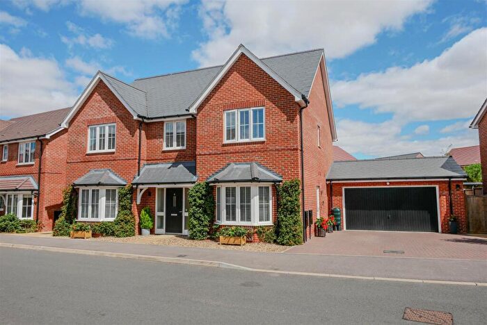 5 Bedroom Detached House For Sale In Triggs Mead, Benson, OX10