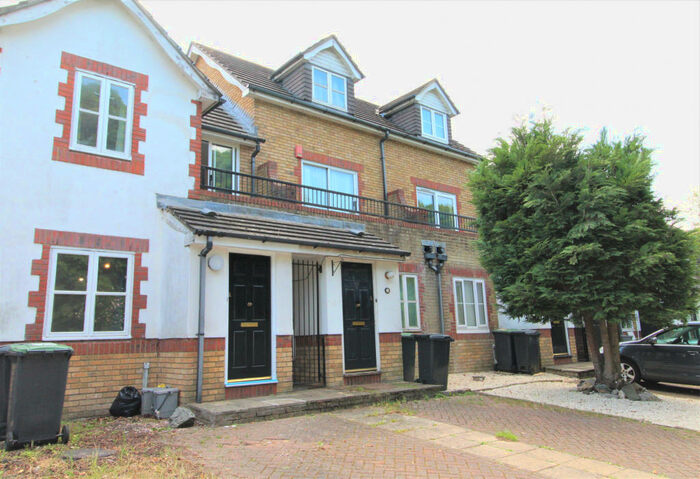 2 Bedroom Terraced House To Rent In Grove Park, SE12