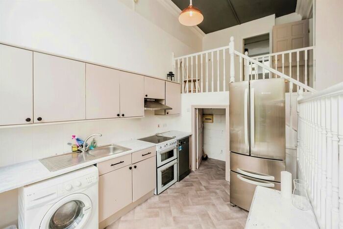 1 Bedroom Apartment For Sale In Oldham Road, Sowerby Bridge, HX6