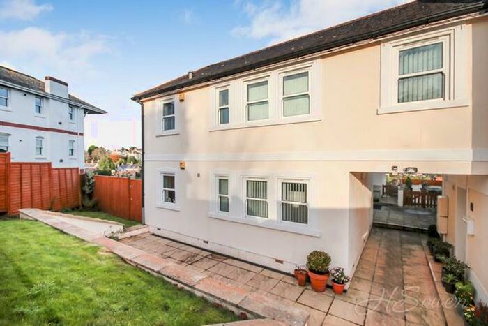 2 Bedroom Flat To Rent In Rawlyn Road, Torquay, TQ2