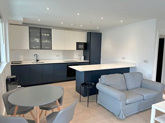 3 Bedroom Flat To Rent In Kilburn Park Road, London, NW6