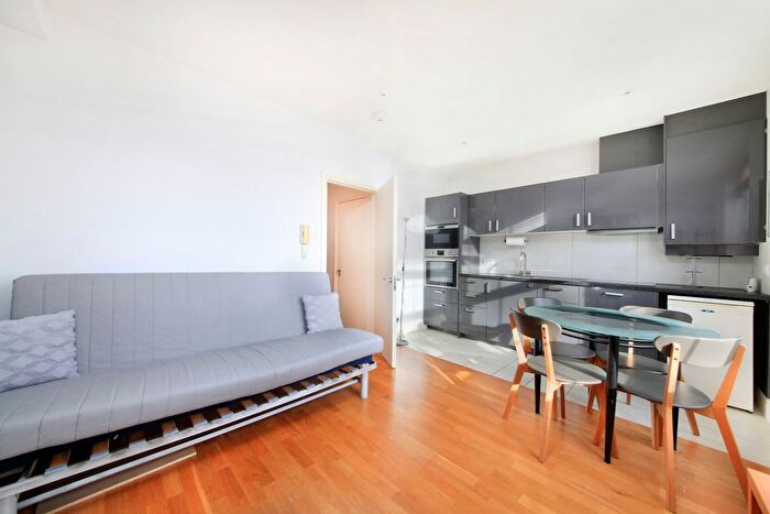 1 Bedroom Flat To Rent In Upper Richmond Road West, Sheen, SW14