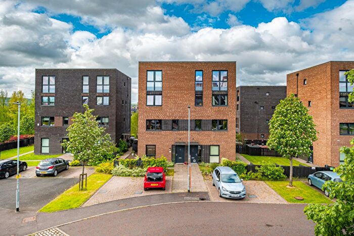 3 Bedroom Town House For Sale In Manchester Place, Glasgow, G40