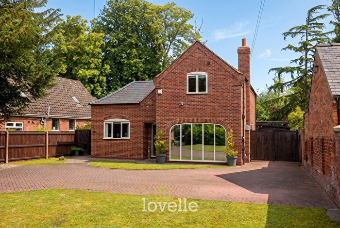3 Bedroom Detached House For Sale In Welholme Road, Grimsby, DN32
