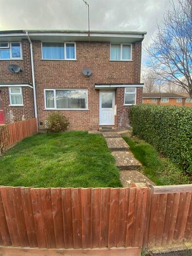 3 Bedroom Semi-Detached House To Rent In Woodfield, Banbury, OX16