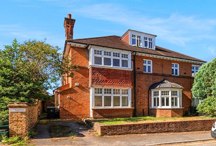 2 Bedroom Flat For Sale In Claremont Gardens, Surbiton, KT6