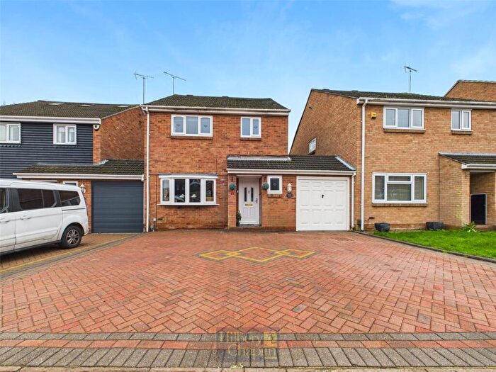 4 Bedroom Link Detached House For Sale In Suffolk Drive, Basildon, Essex, SS15