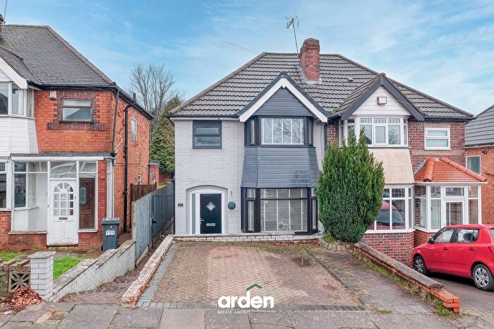 3 Bedroom Semi-Detached House For Sale In Farren Road, Birmingham, B31
