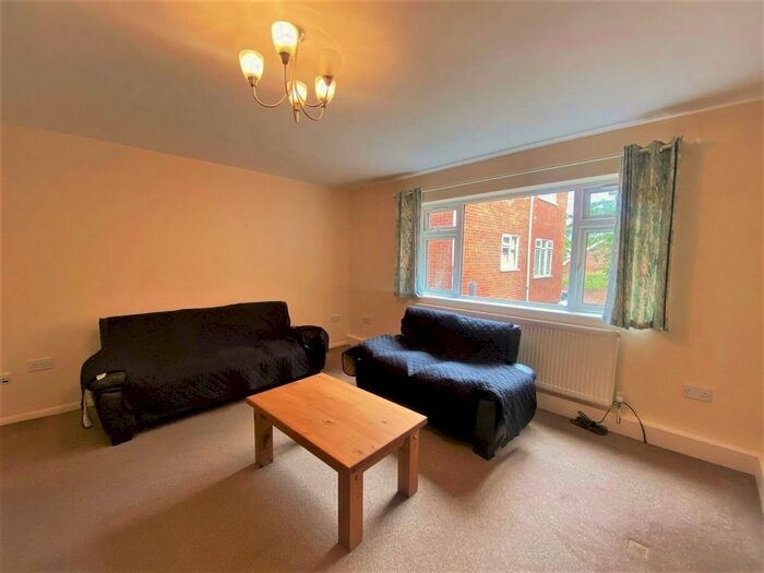 2 Bedroom Flat To Rent In Rusland Heights, Harrow, HA1