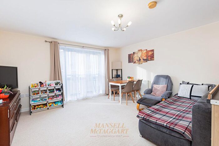 2 Bedroom Flat For Sale In Holyrood Place, Edinburgh House Holyrood Place, RH11