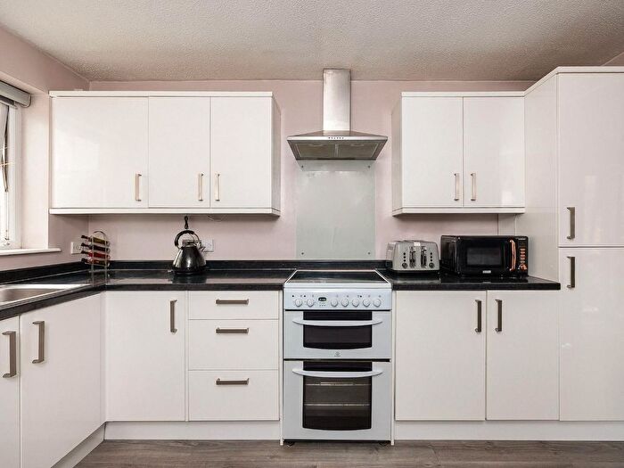2 Bedroom Flat For Sale In Queen Street, St. Philips, BS2 - Photo 3