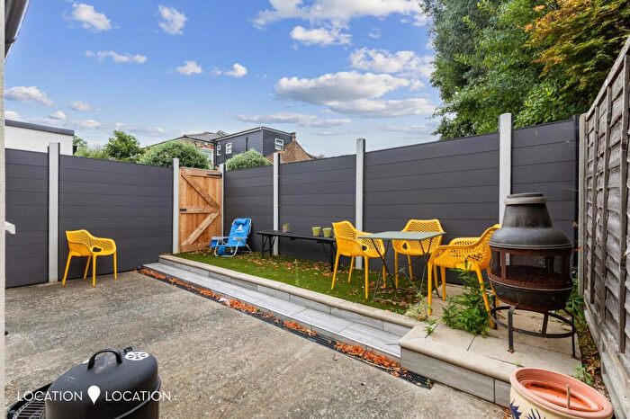 2 Bedroom Flat To Rent In Bethune Road, London, N16