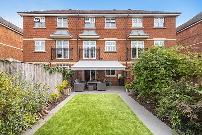 3 Bedroom House For Sale In Highlands, Farnham Common, SL2