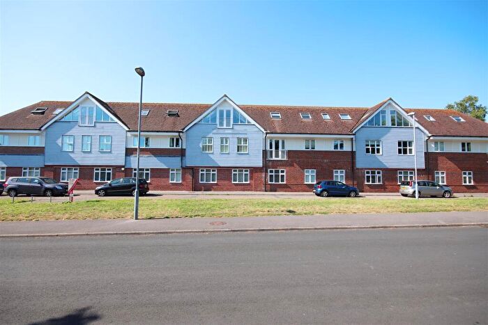 2 Bedroom Apartment To Rent In Lakewood Road, Highcliffe, Christchurch, BH23
