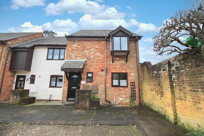 2 Bedroom End Of Terrace House For Sale In Furzedown Mews, Hythe, SO45