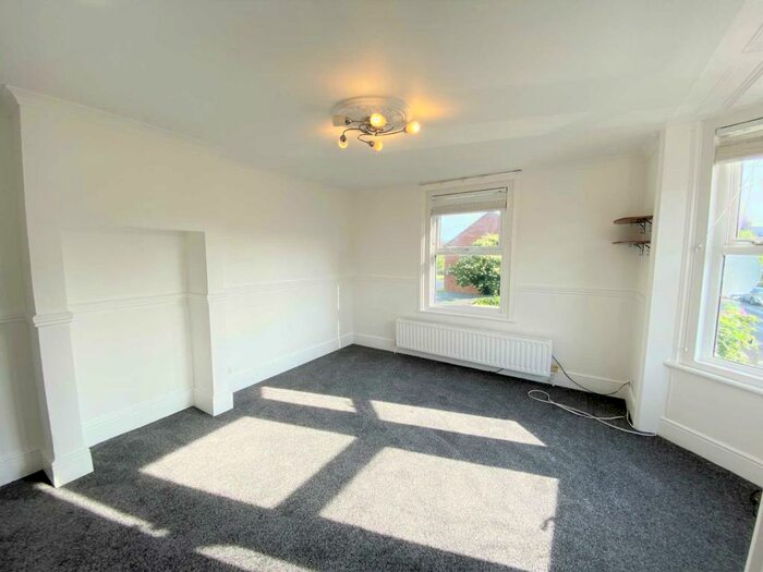 2 Bedroom Flat To Rent In Queens Gardens, Herne Bay, CT6