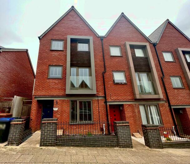 4 Bedroom End Of Terrace House To Rent In High Street, Upton, Northampton, NN5