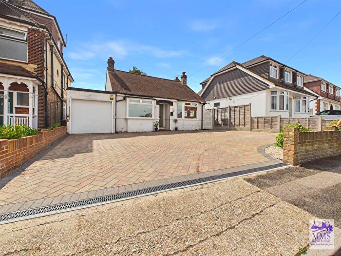 3 Bedroom Detached Bungalow For Sale In King Arthurs Drive, Strood, ME2