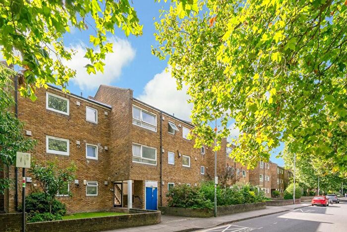 1 Bedroom Flat To Rent In Nantes Close, London, SW18