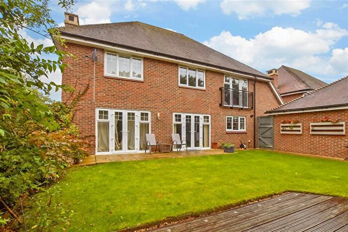 5 Bedroom Detached House For Sale In Rainbow Field, Faygate, Horsham, West Sussex, RH12