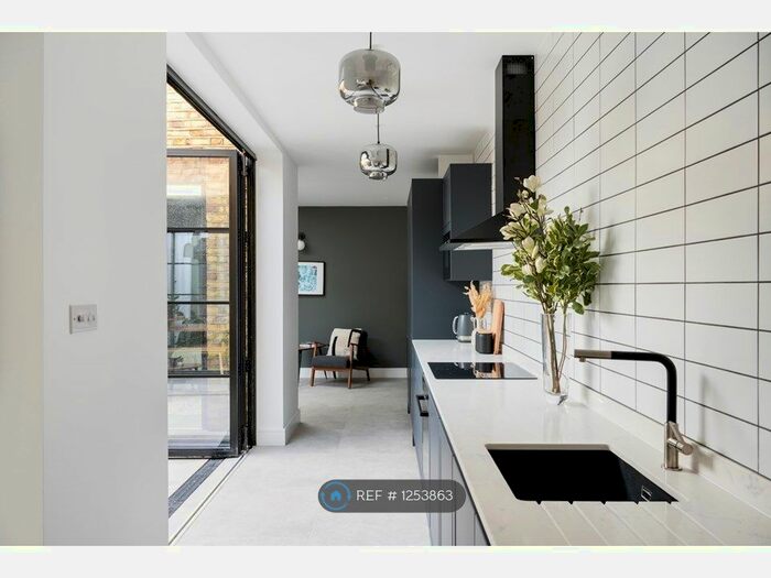 1 Bedroom Flat To Rent In Trinity Road, London, SW17