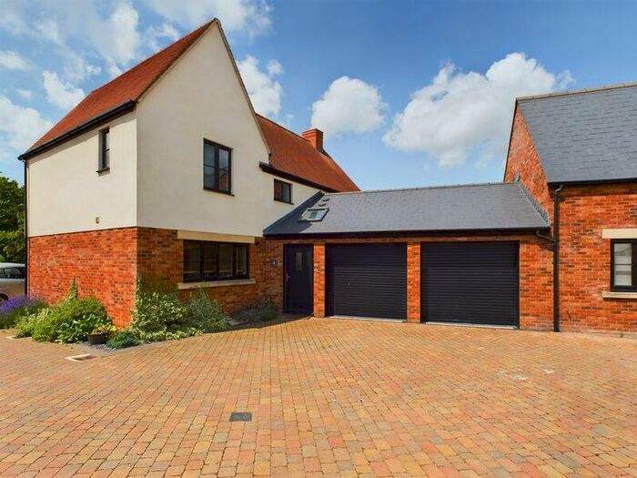 4 Bedroom House To Rent In Standish Gate, Stonehouse, GL10