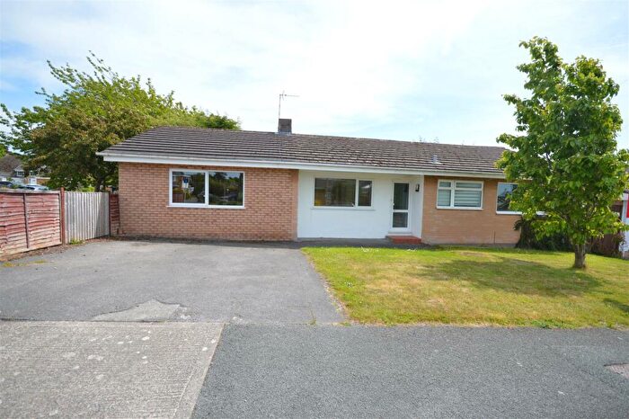 3 Bedroom Detached Bungalow To Rent In Tithebarn Road, Parkgate, CH64