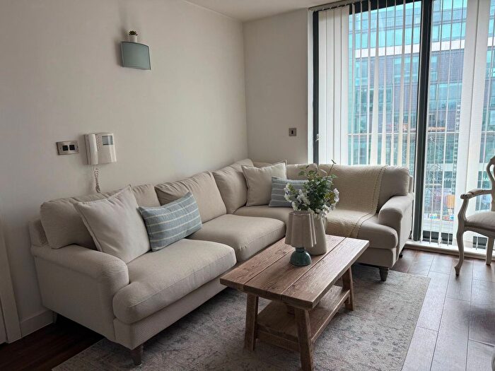 2 Bedroom Flat To Rent In Gateway Plaza Quarter, Fitzwilliam Street, Barnsley, South Yorkshire, Uk, S70