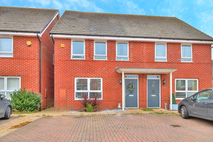 4 Bedroom Semi-detached House For Sale In Rothley Road, Milton Keynes, MK10