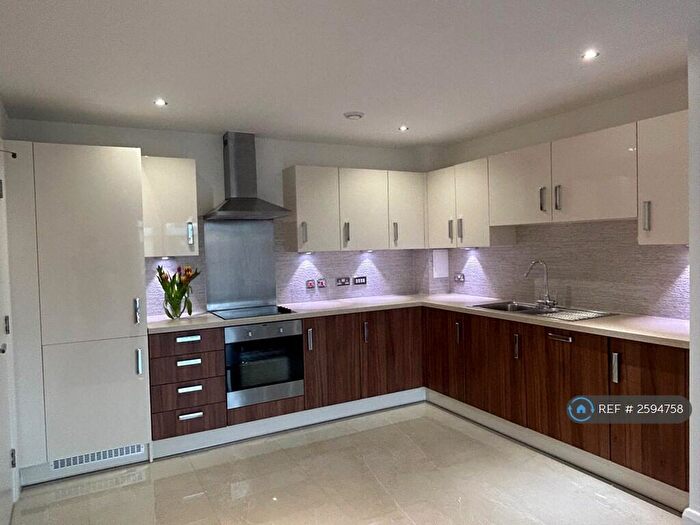 2 Bedroom Flat To Rent In Leyton Green Road, London, E10