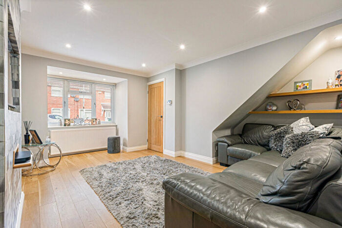 3 Bedroom Semi-Detached House For Sale In Hunters Way, Leicester, LE3