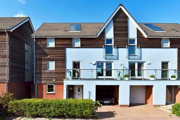 4 Bedroom Semi-Detached House To Rent In St Marys Island, Chatham, Kent., ME4