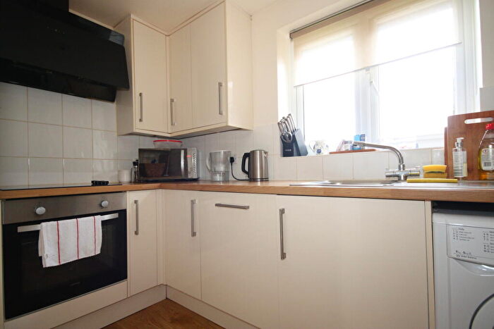 2 Bedroom Flat To Rent In Beta Road, Woking, GU22