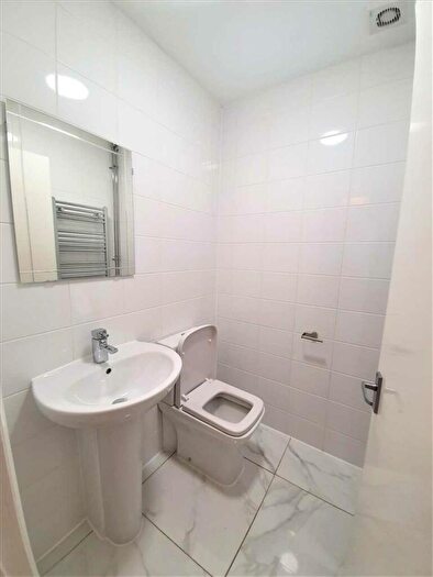 5 Bedroom Apartment To Rent In Garden Flat, Westfield Park, BS6